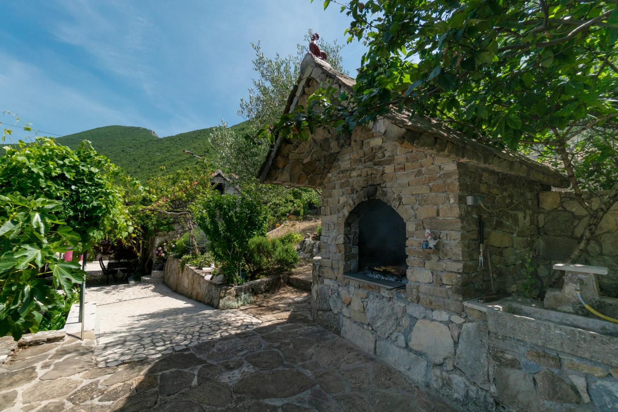 Apartments Srdanovic Omis Bagian luar foto